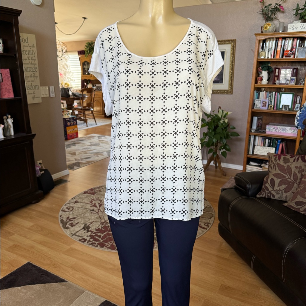Dr2 Black & White Short Sleeve Blouse-Size M